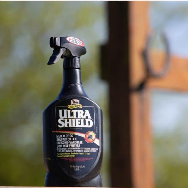 sort flaske med Ultra Shield insekt spray