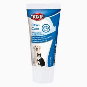En blå/hvid tube med potevoks til hunde og katte i creme