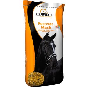 Orange/hvid sæk med sort hest. I sækken er der 20 kg EquiFirst Recover Mash