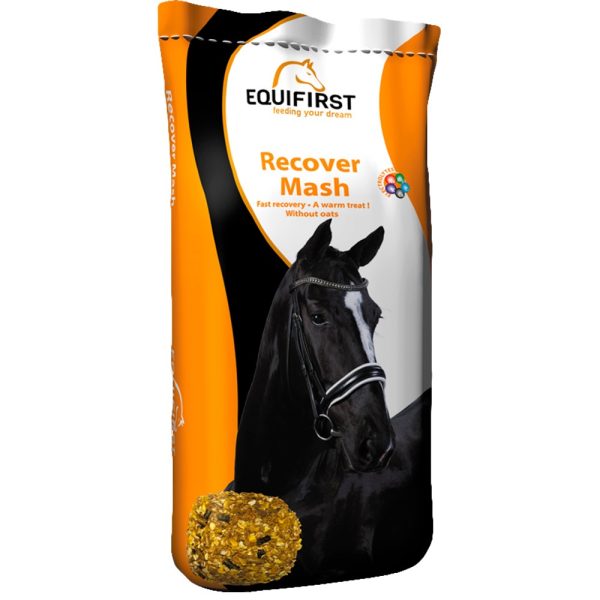 Orange/hvid sæk med sort hest. I sækken er der 20 kg EquiFirst Recover Mash